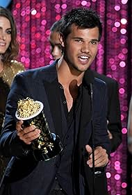 2012 MTV Movie Awards (2012) örtmek