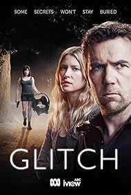 Glitch (2015) carátula